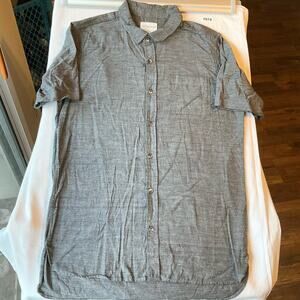 On The Byas Short Sleeve Button Down Shirt size L, Gray, Longer Length